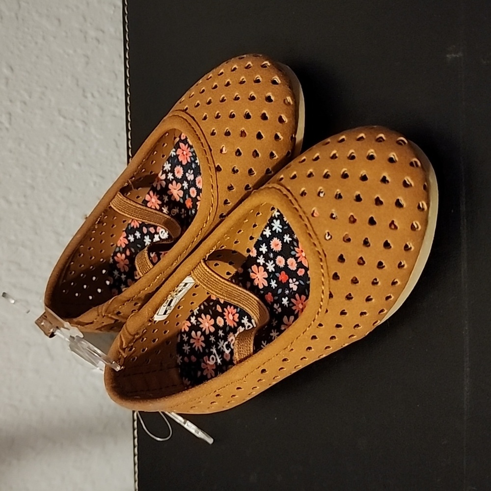 NWT Carter's Spring Shoe